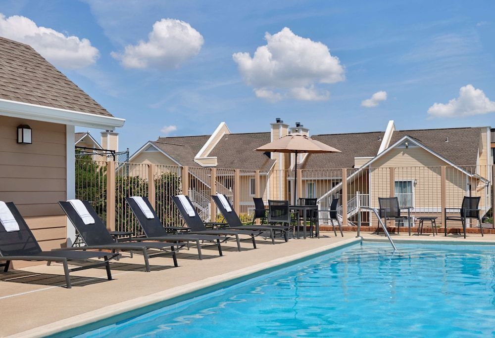 Sonesta Simply Suites Cleveland Airport 1