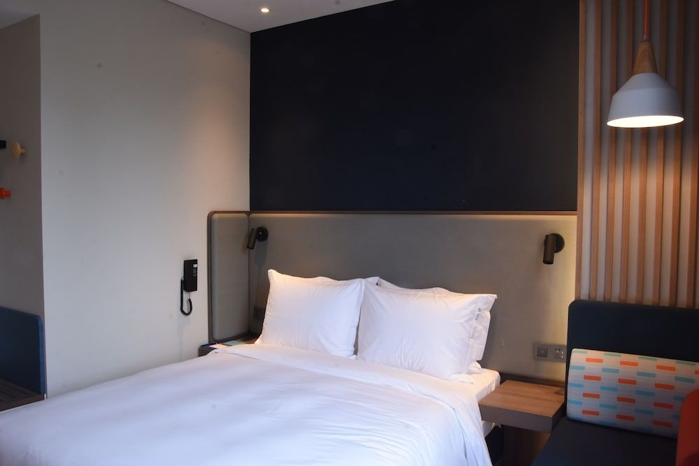 Holiday Inn Express SHANGHAI GUBEI by IHG 2