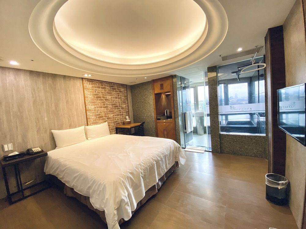 Burgary Hotel 2