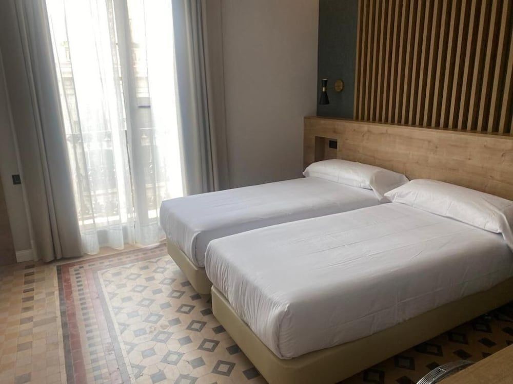 Fontanella By BCN URBAN Rooms 2