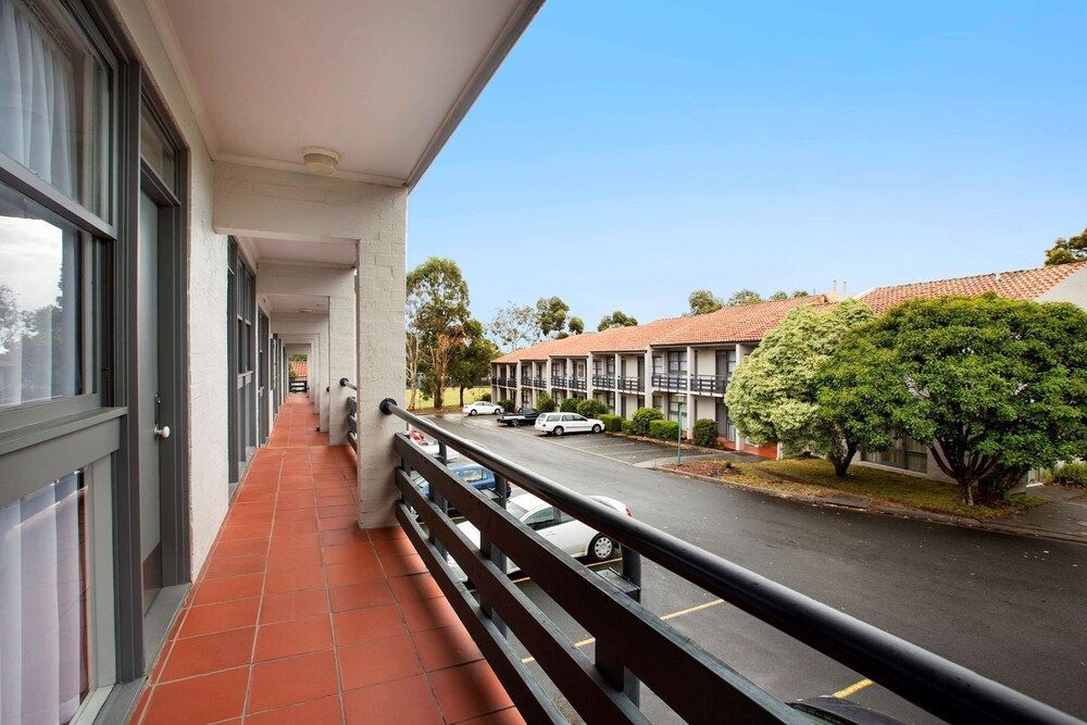 Nightcap at Ferntree Gully Hotel Motel 2