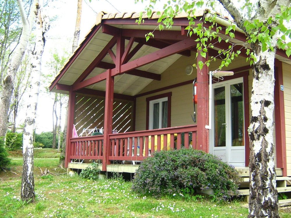 Camping Les Lacs de Courtes - Chalets 1