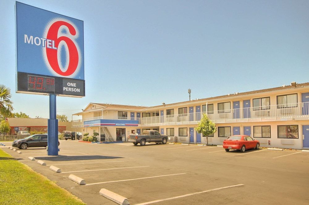 Motel 6-Fresno, CA - Blackstone North 1