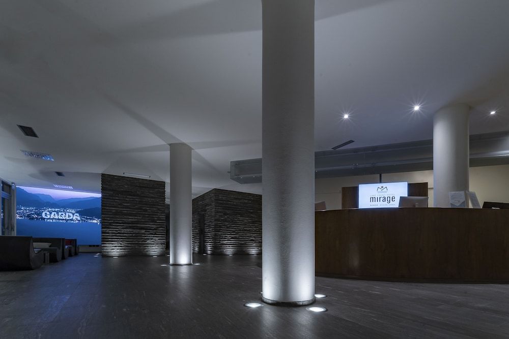 Lake Front Hotel Mirage 2