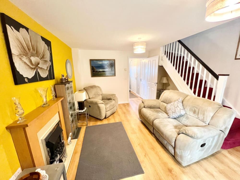 Quiet 2bedroom Home-garden-parking-family Friendly 1