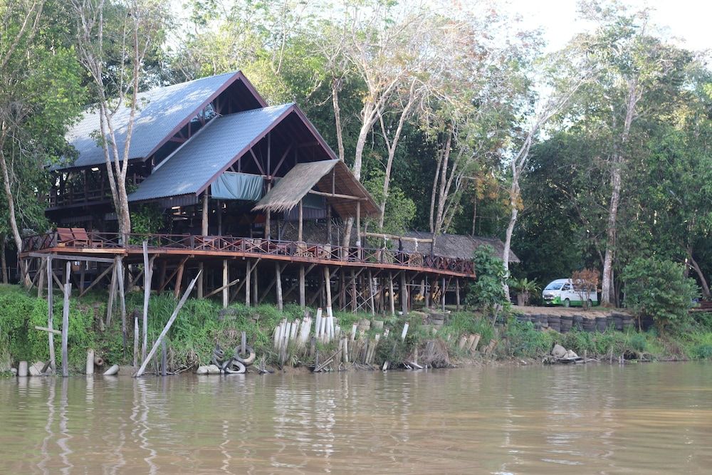 Borneo Natural Sukau Bilit Resort 1