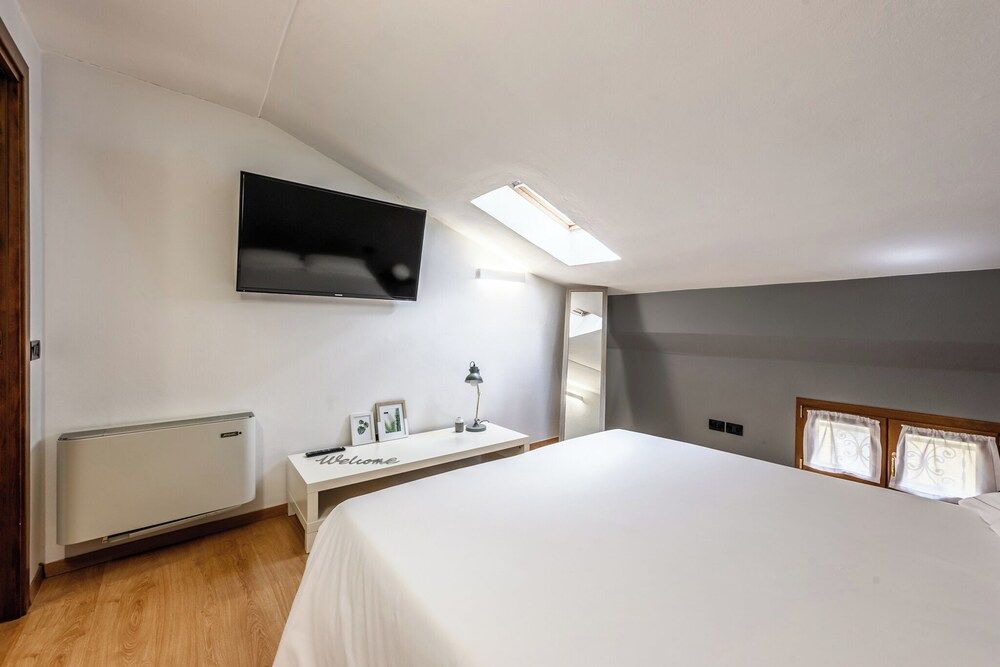 Emilia Studios 7 1