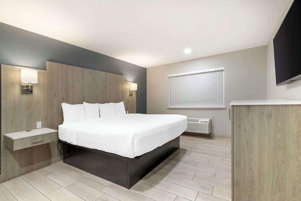 Best Western Plus Edinburg Inn & Suites 1