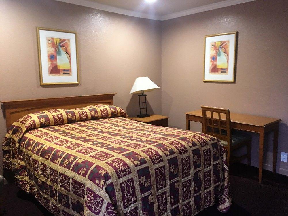 Mission Motel 1
