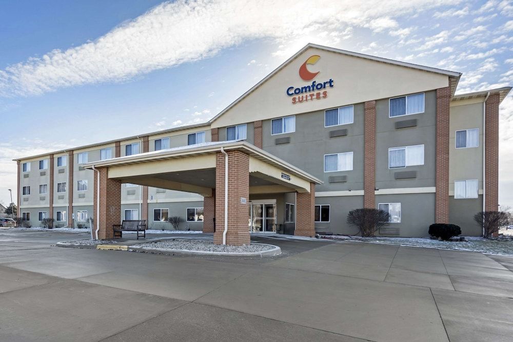 Comfort Suites Normal University area 1