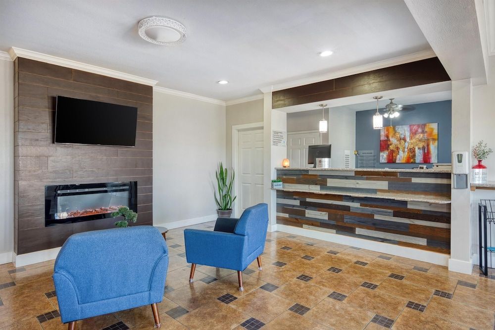 SureStay Hotel by Best Western Terrell 2