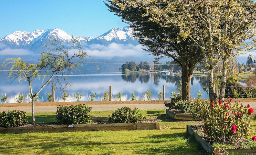 Te Anau Lakeview Holiday Park & Motels 1