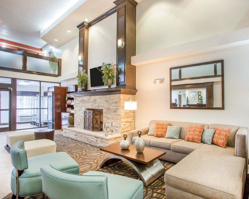 Comfort Suites Lebanon 1