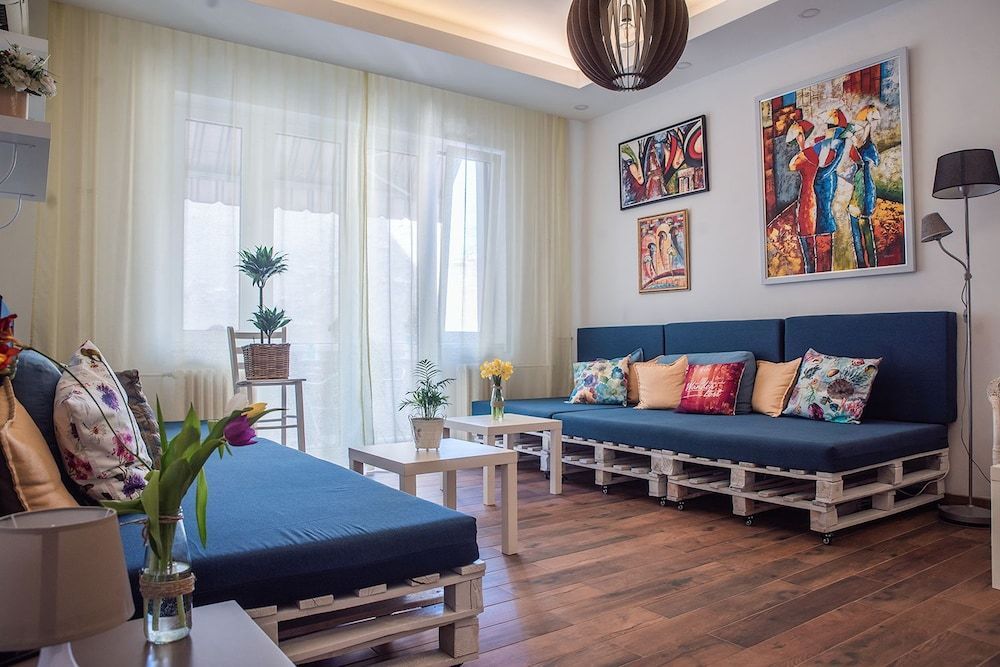 Central 4 Bedroom 154m2 Apartment with terrace 1