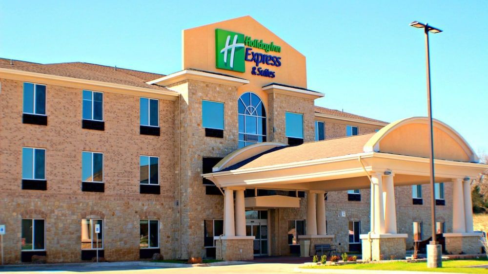Holiday Inn Express & Suites BONHAM by IHG 1
