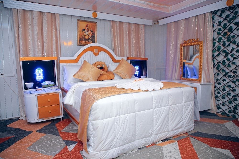AFRIKANDO ROYAL CASTLE 2