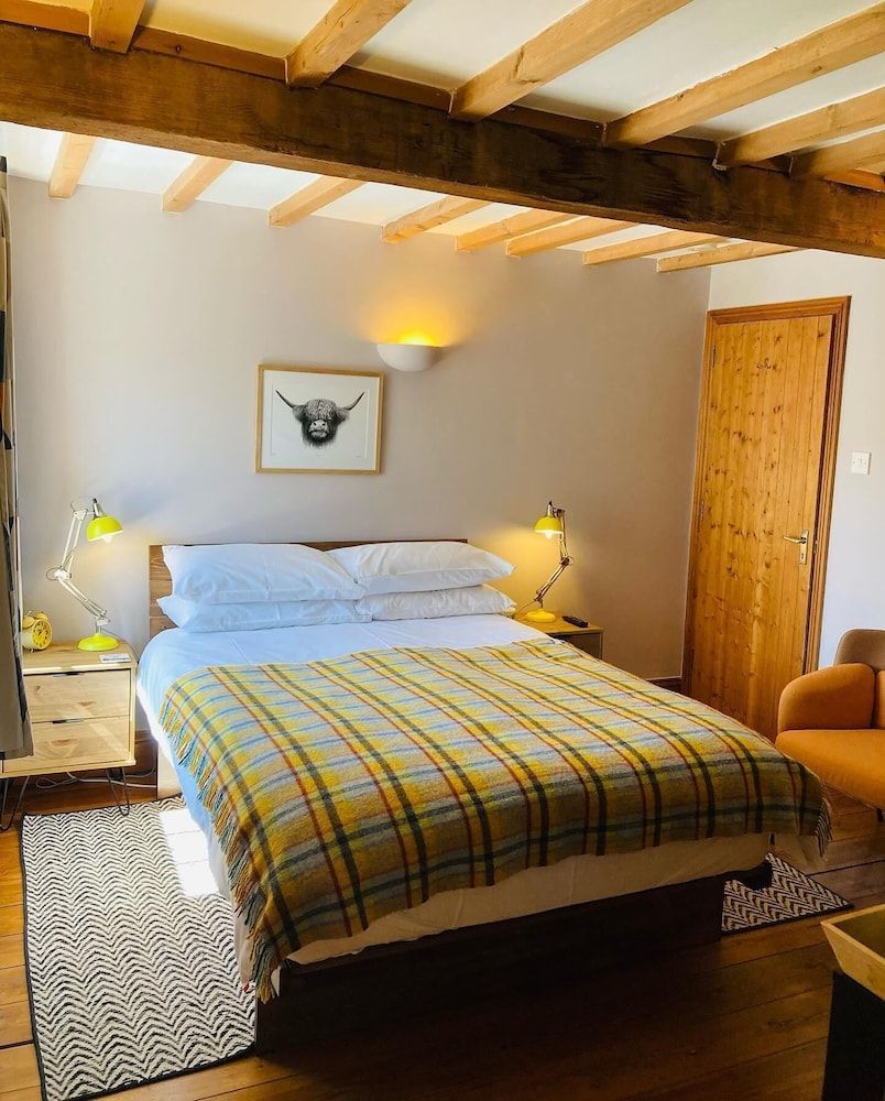 Riverside Bed & Breakfast 2