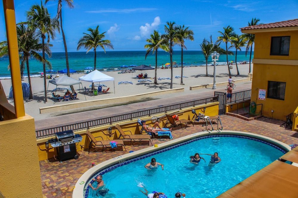 Hollywood Sands Resort 1