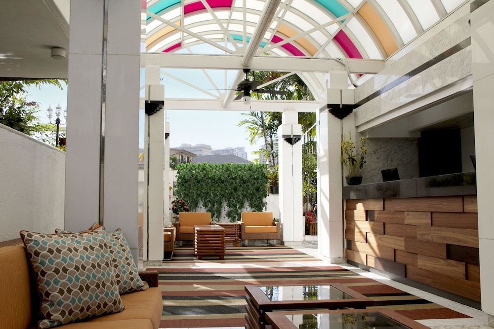 Oasis Hotel Waikiki 2