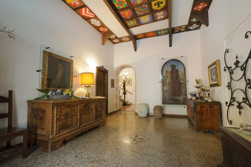 Sembenini Palace 2