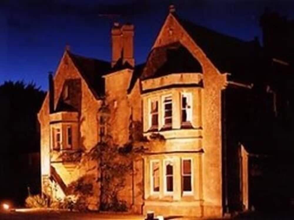 Burcombe Manor 1