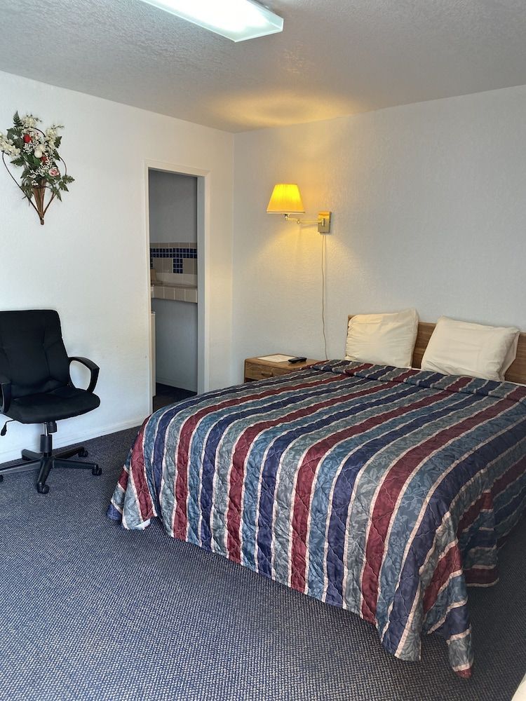 Regency Inn Comanche 1