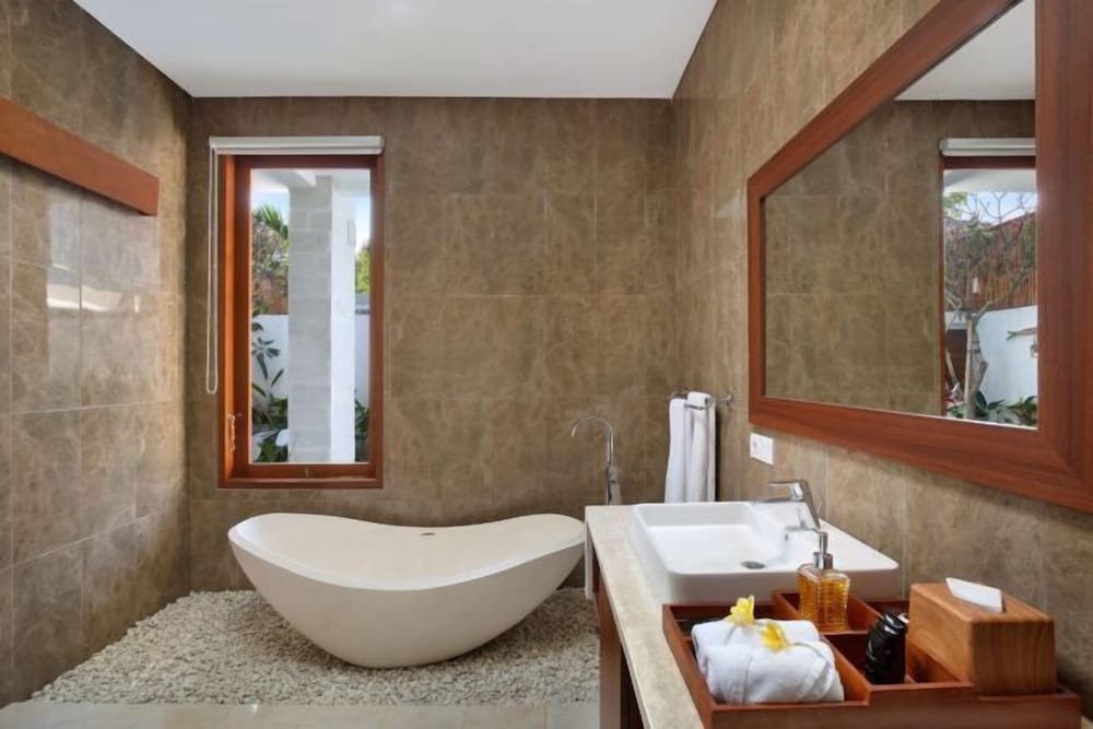 The Luxury Collection, Monaco Blu 2