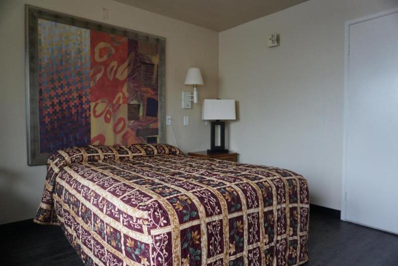 Econo Lodge San Antonio 1