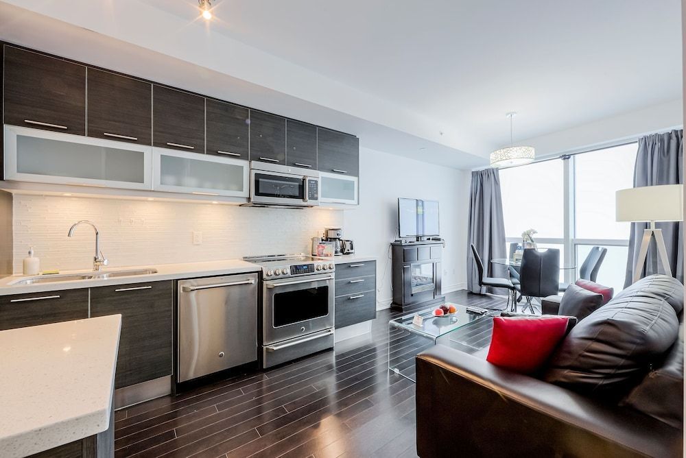 Canada Suites on Bay 1