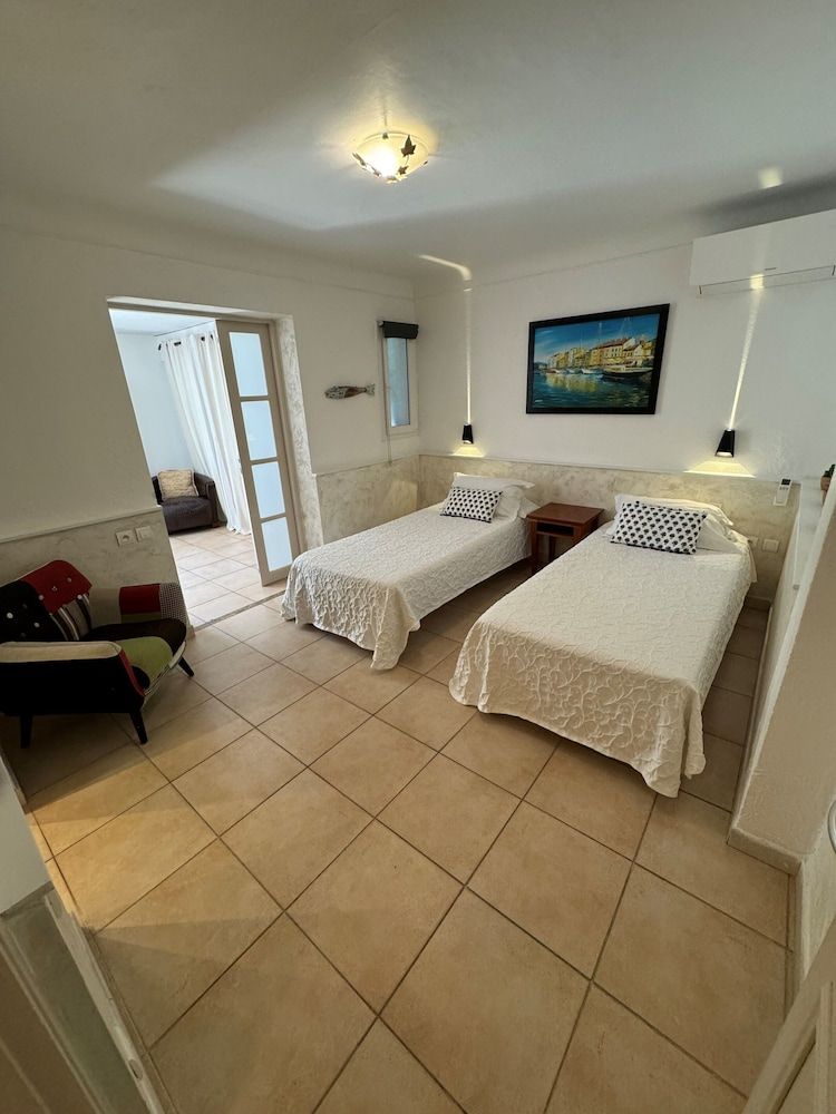 Hotel Les Flots Bleus 1