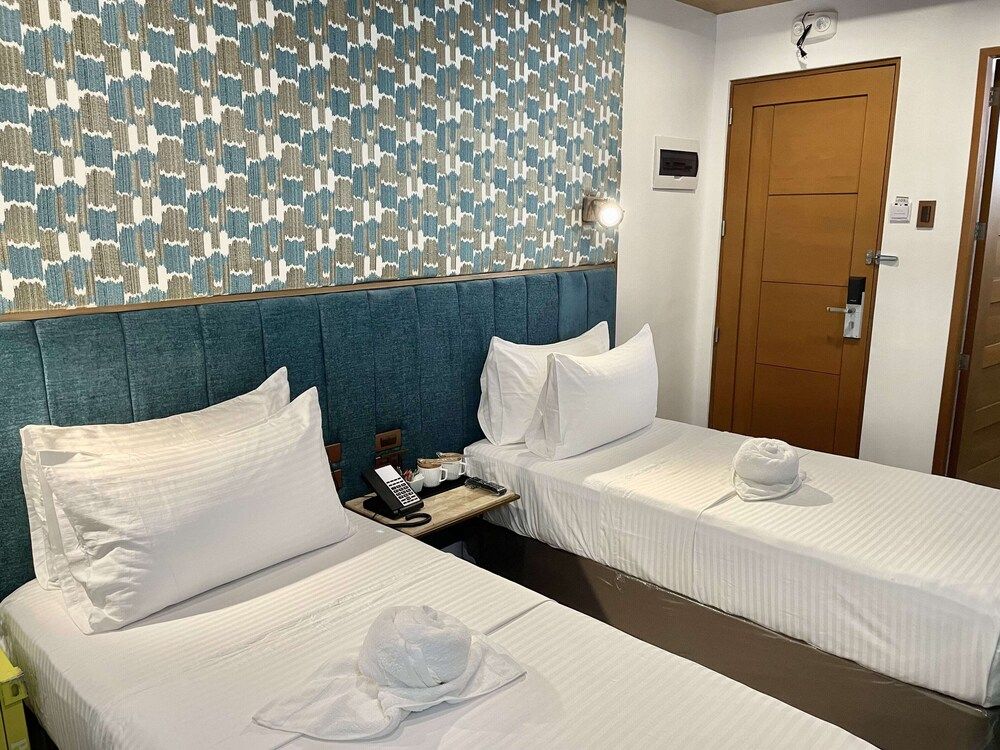 Lighthouse Point Hotel 1