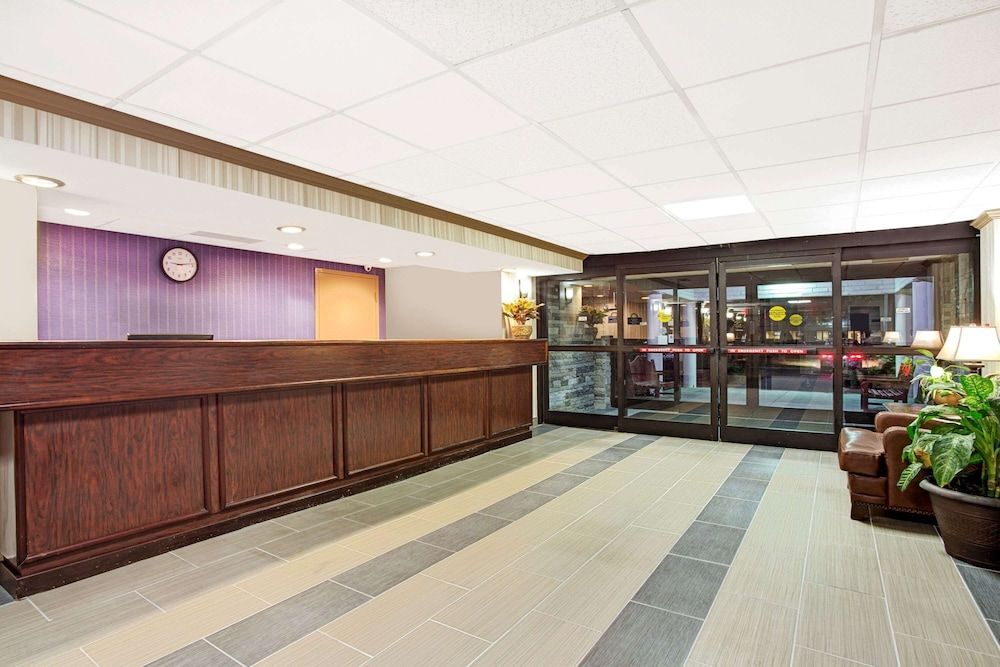 Days Inn by Wyndham Newport News City Center Oyster Point 2