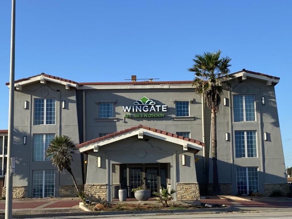 Wingate by Wyndham Galveston Beachfront at the Seawall 1