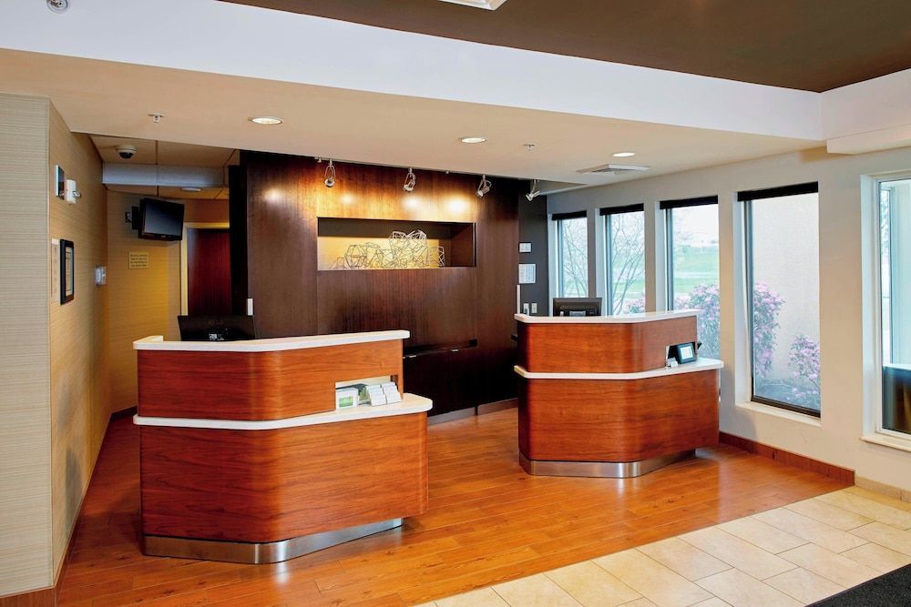 Courtyard by Marriott Lansing 2