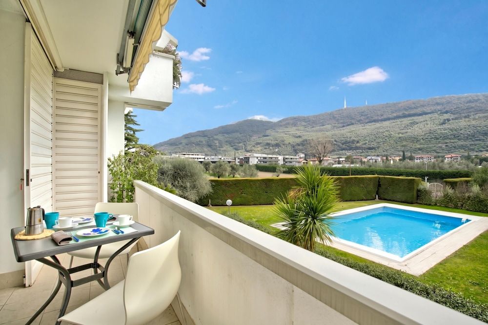 Garden & Surf Residenza By Max With Pool & Balcony 1