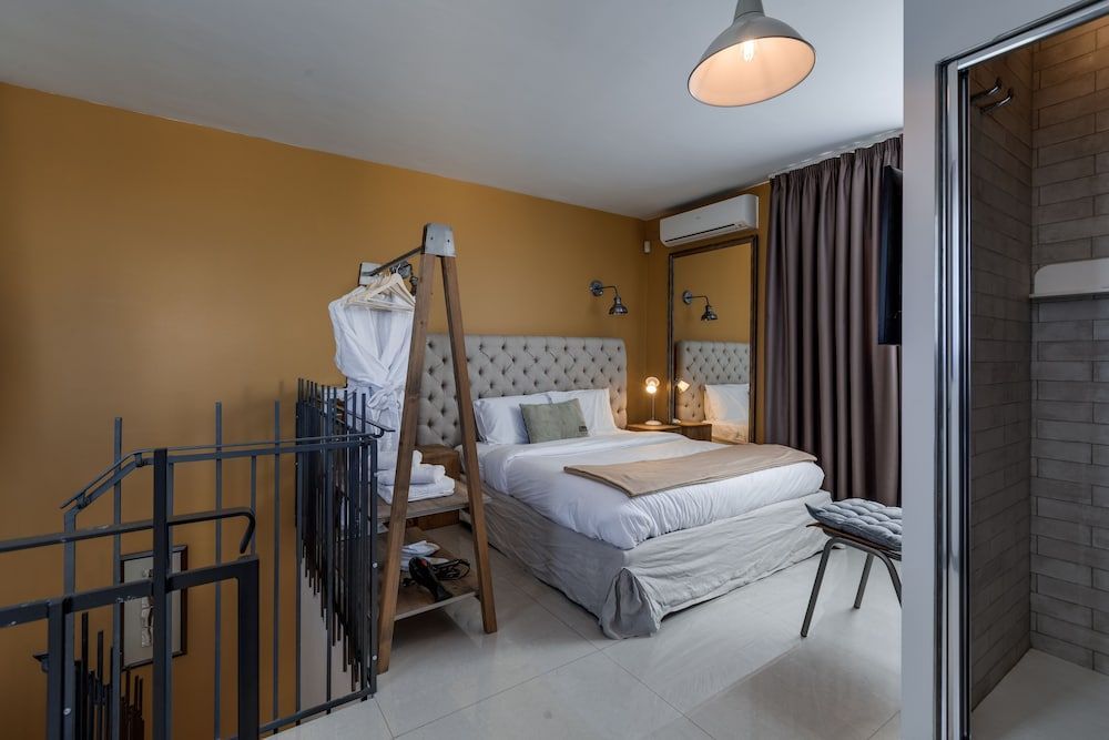 Talbot and Bons Deluxe Studio Flat 2