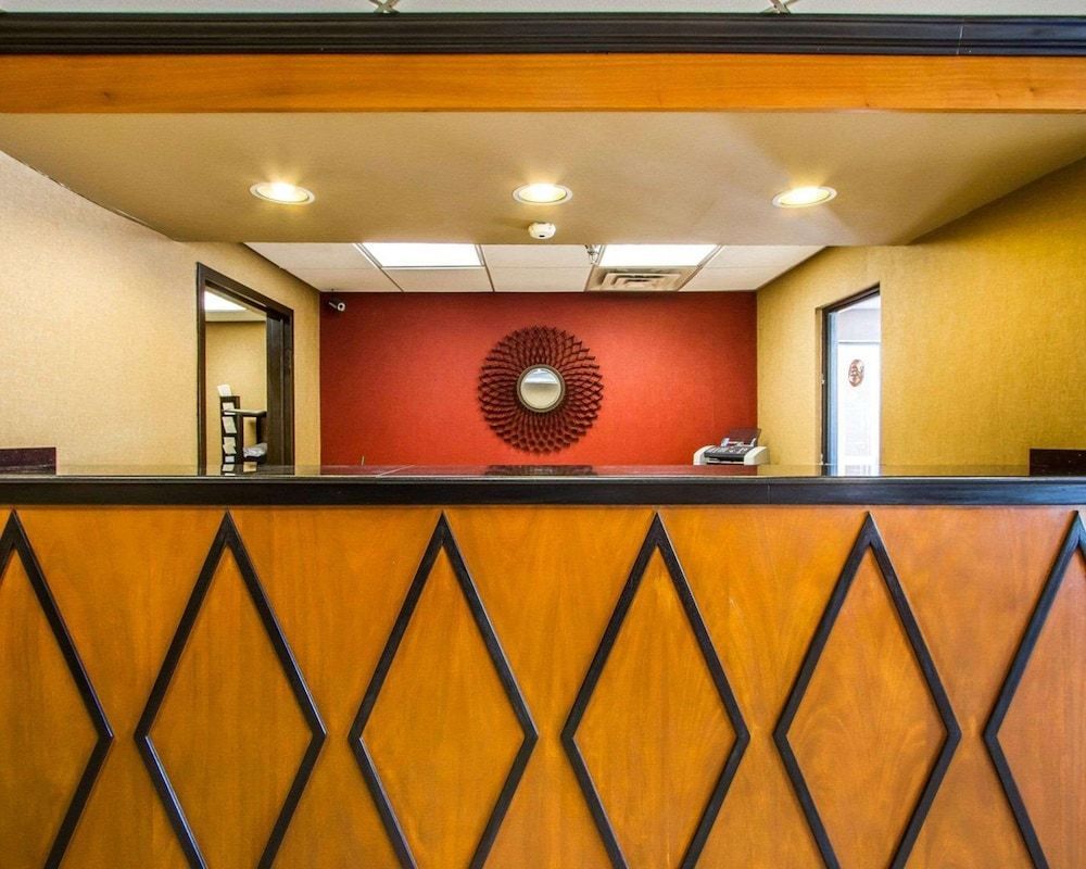 Rodeway Inn & Suites Clarksville near Governors Square Mall 2