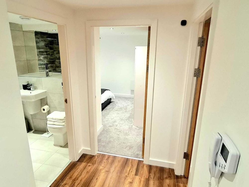 1-Bedroom Aprt in Salford- FreeParking- Sleeps3 2