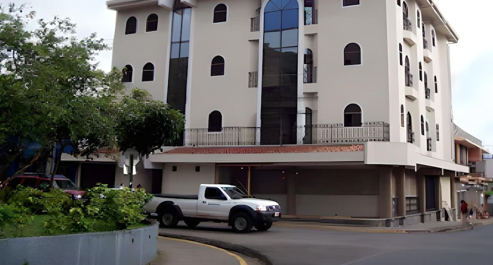 Alajuela Backpackers Airport Hostel 1