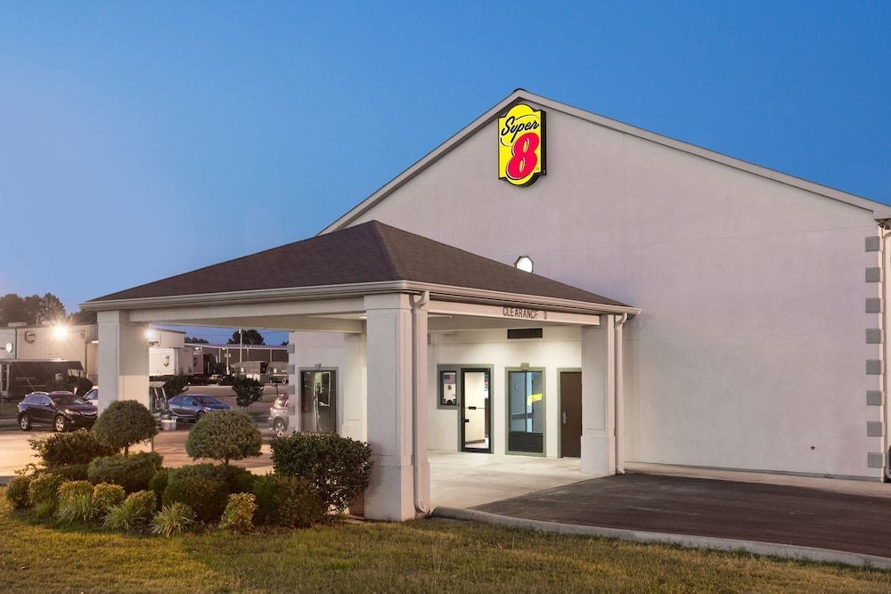 Super 8 by Wyndham Booneville 1