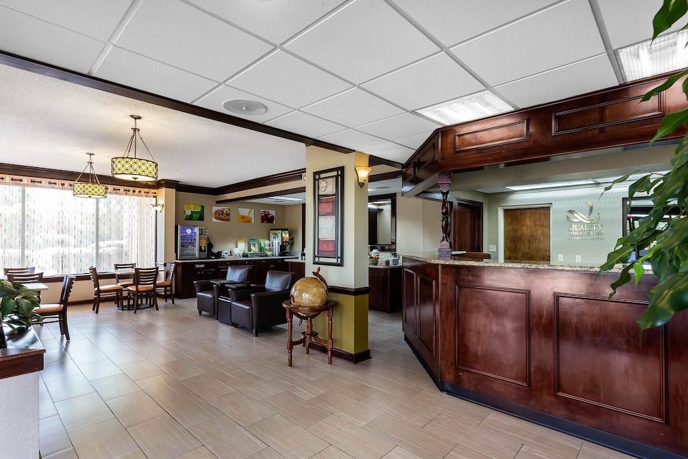 Quality Inn & Suites Mooresville-Lake Norman 2