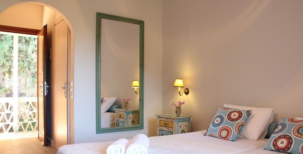 Eleas gi (Olive Grove Estate) 2