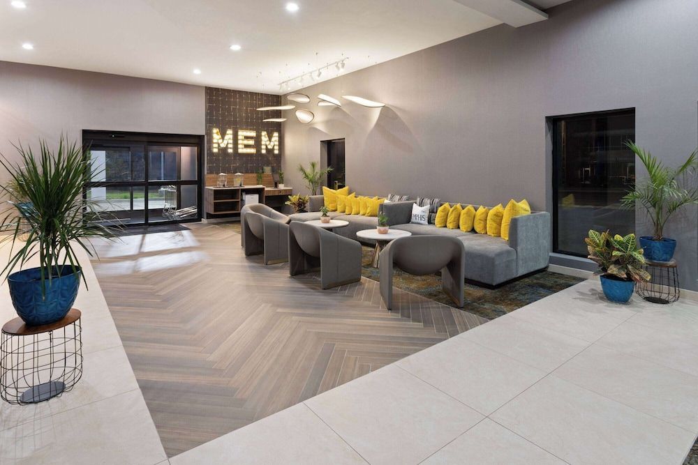La Quinta Inn & Suites by Wyndham Memphis I-240 2