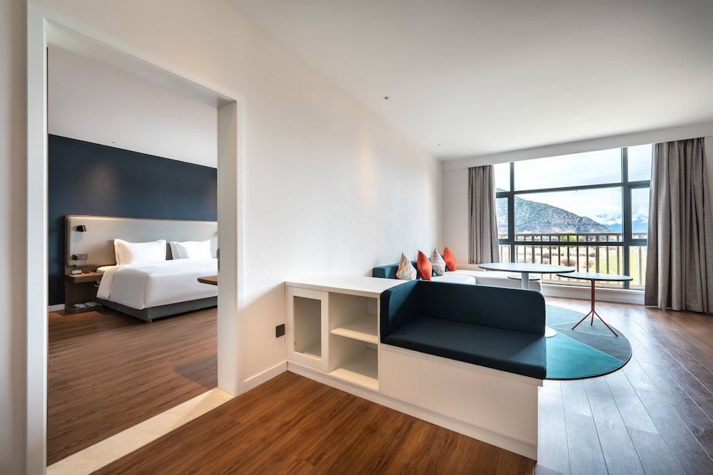 Holiday Inn Express Linzhi Airport by IHG 2