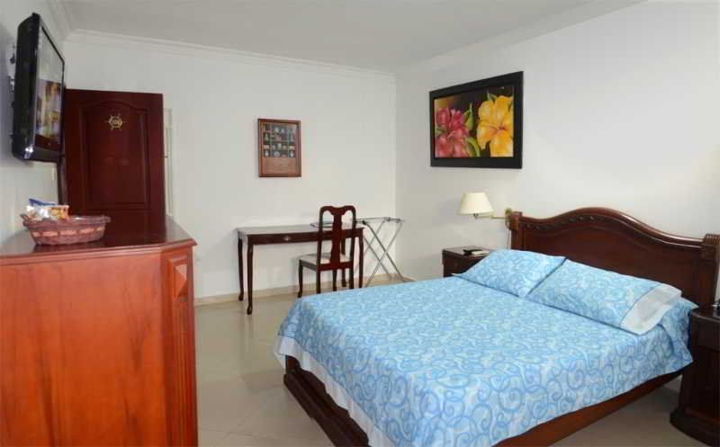 Hotel Intersuites 2