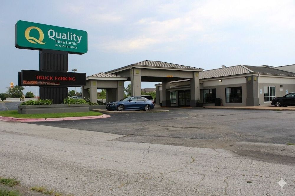 Quality Inn & Suites Moline Airport 1