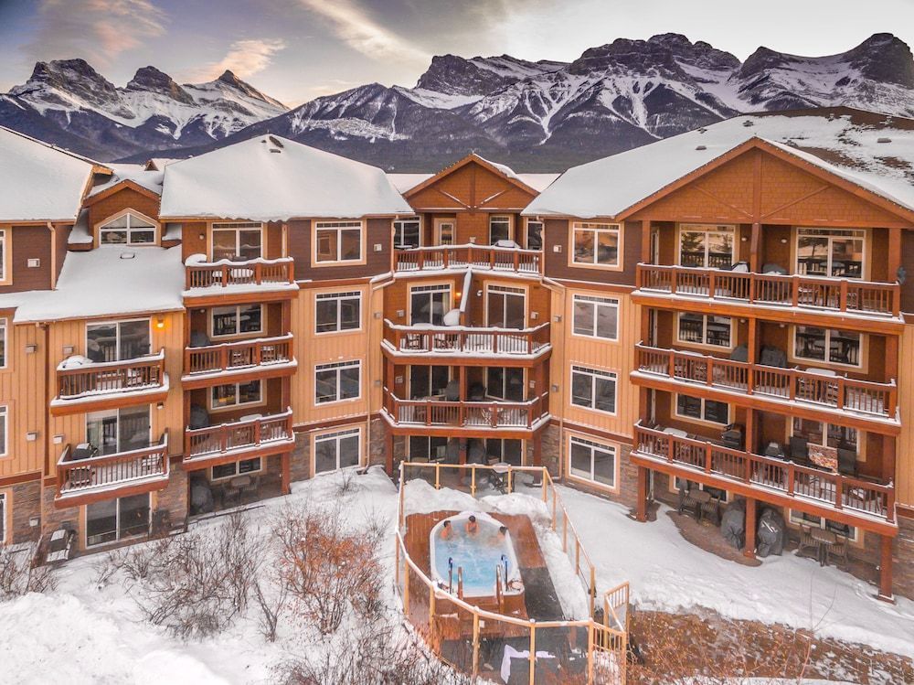 Falcon Crest Lodge by CLIQUE 1