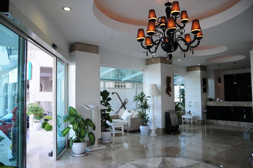 Alesta Yacht Hotel 2