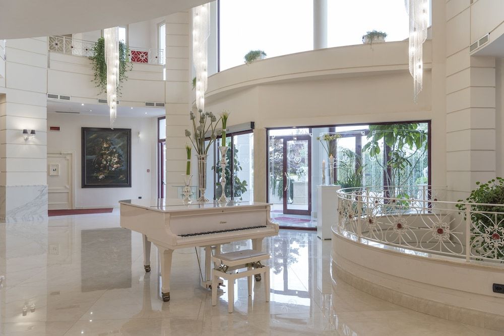 Grand Hotel Biffy 2