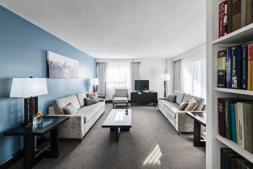 Ottawa Embassy Hotel & Suites 1